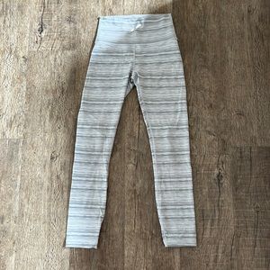 LuluLemon size 4 leggins. worn twice. perfect condition. 26 inseam
